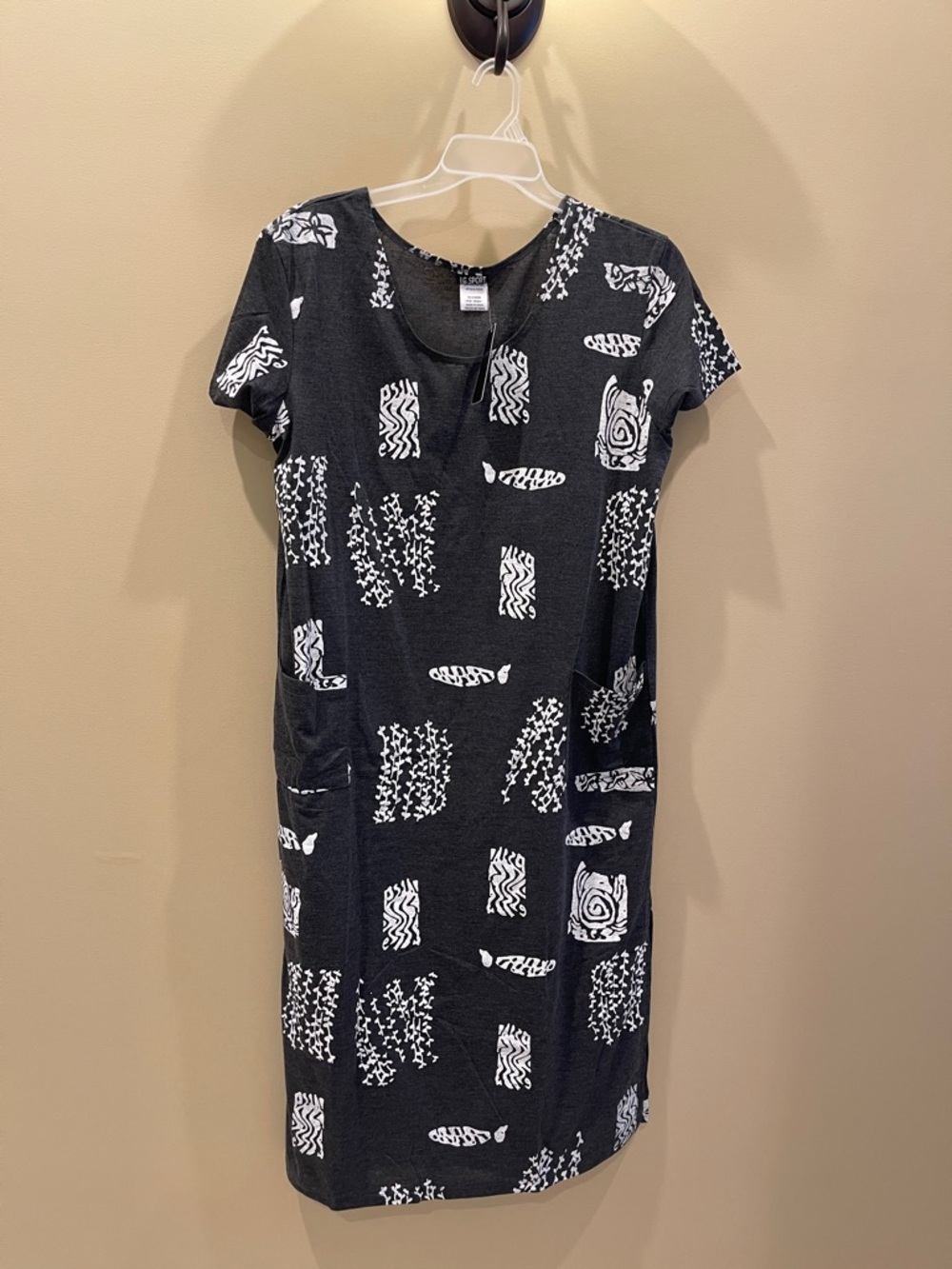 Gray & White Patterned Short Sleeve Dress